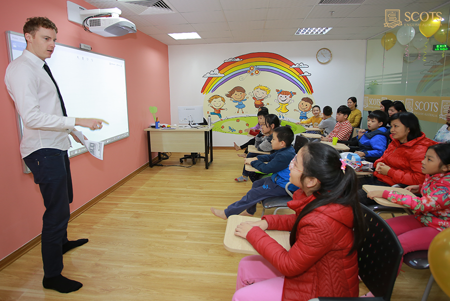 Học viên được trải nghiệm những lớp học thử cùng giáo viên nước ngoài tại các trung tâm của SCOTS ENGLISH