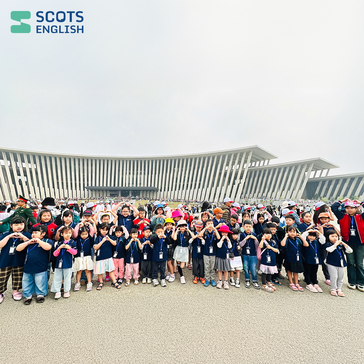 Học viên Scots English rèn luyện tư duy và ngôn ngữ qua hoạt động ngoại khóa thực tế.